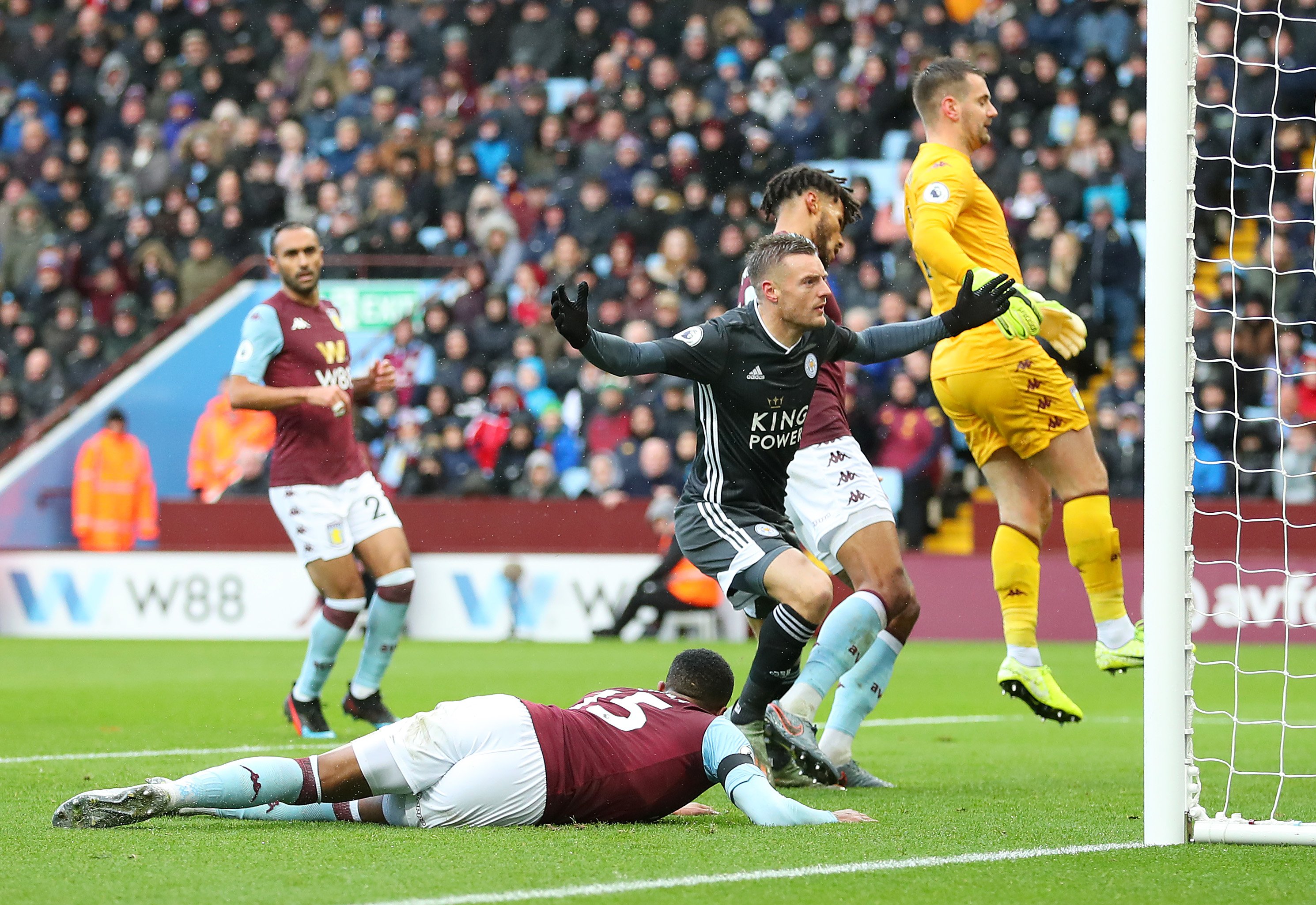 現實主義足 現實主義足